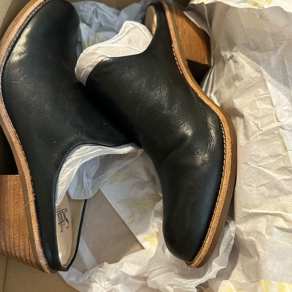 New Sofft Ameera Black Leather Mules with Brown Heel - Picture 14 of 14